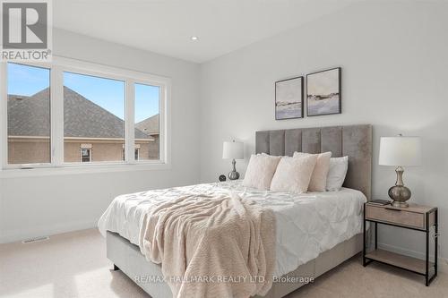 77 Schmeltzer Crescent, Richmond Hill, ON - Indoor Photo Showing Bedroom