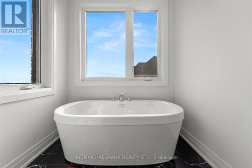 77 Schmeltzer Crescent, Richmond Hill, ON - Indoor Photo Showing Bathroom