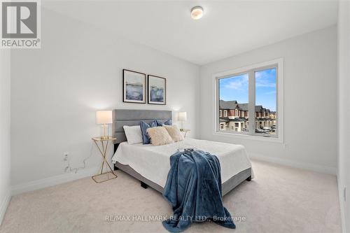 77 Schmeltzer Crescent, Richmond Hill, ON - Indoor Photo Showing Bedroom