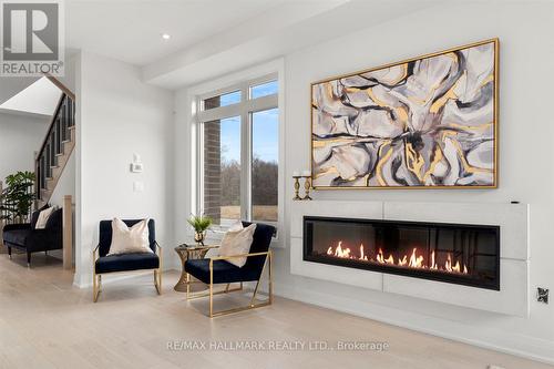 77 Schmeltzer Crescent, Richmond Hill, ON - Indoor Photo Showing Living Room With Fireplace