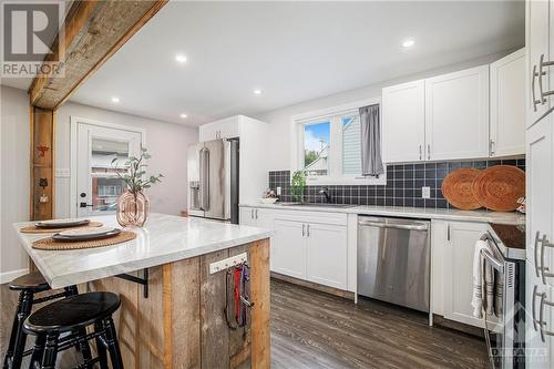 373 Raglan Street N, Renfrew, ON - Indoor Photo Showing Kitchen With Stainless Steel Kitchen With Upgraded Kitchen