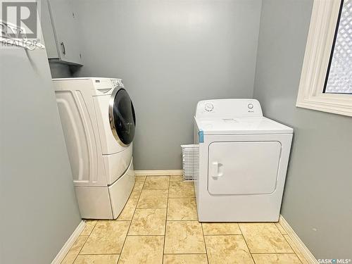 1110 Chaplin Street E, Swift Current, SK - Indoor Photo Showing Laundry Room