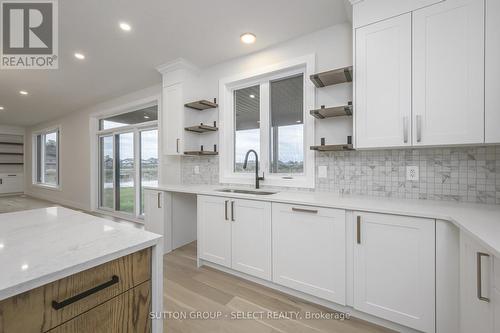 71 Wayside Lane, Southwold (Talbotville), ON - Indoor Photo Showing Kitchen With Upgraded Kitchen