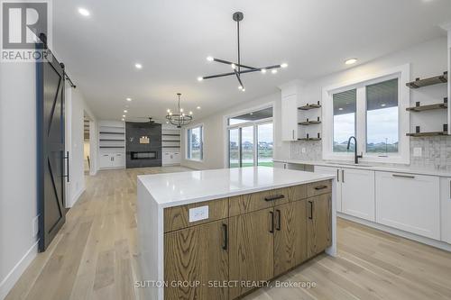 71 Wayside Lane, Southwold (Talbotville), ON - Indoor Photo Showing Kitchen With Upgraded Kitchen