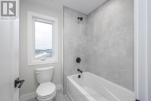 71 Wayside Lane, Southwold (Talbotville), ON - Indoor Photo Showing Bathroom