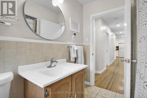 1447 Adelaide Street N, London, ON - Indoor Photo Showing Bathroom