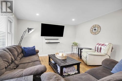 1447 Adelaide Street N, London, ON - Indoor Photo Showing Living Room