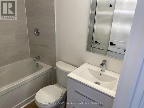 894 Adelaide Street N, London, ON - Indoor Photo Showing Bathroom