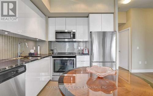 2017 - 30 Shore Breeze Drive, Toronto (Mimico), ON - Indoor Photo Showing Kitchen With Upgraded Kitchen