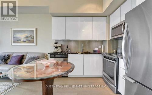 2017 - 30 Shore Breeze Drive, Toronto (Mimico), ON - Indoor Photo Showing Kitchen With Upgraded Kitchen