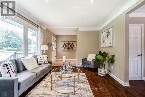 30 Rosewood Avenue, Welland, ON - Indoor Photo Showing Living Room