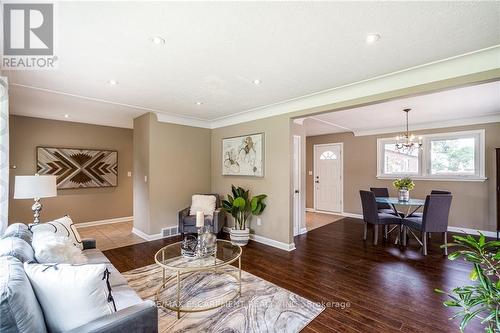 30 Rosewood Avenue, Welland, ON - Indoor Photo Showing Living Room