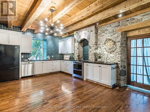 247380 5Th Side Road, Mono, ON - Indoor Photo Showing Kitchen With Upgraded Kitchen