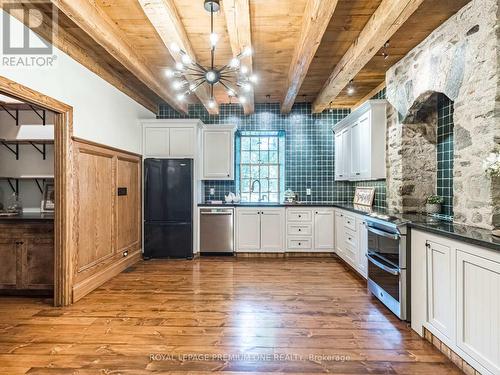 247380 5Th Side Road, Mono, ON - Indoor Photo Showing Kitchen