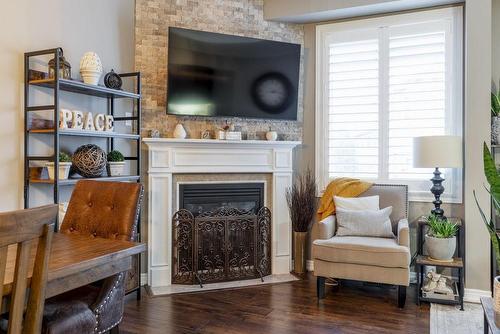 89 Nisbet Boulevard, Hamilton, ON - Indoor Photo Showing Living Room With Fireplace