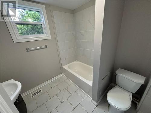 545 Morris Street, Greater Sudbury, ON - Indoor Photo Showing Bathroom