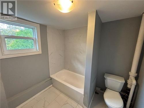 545 Morris Street, Greater Sudbury, ON - Indoor Photo Showing Bathroom