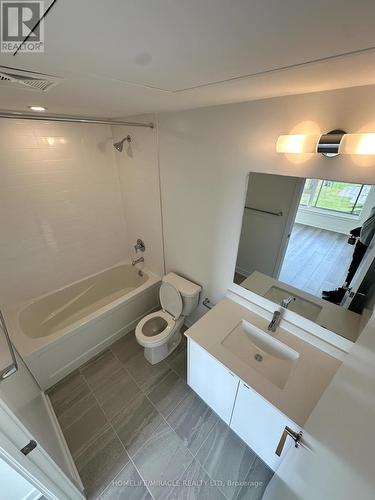 615 - 1440 Clarriage Court, Milton (Ford), ON - Indoor Photo Showing Bathroom