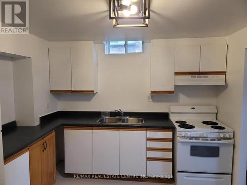 Bsmnt - 5394 Middlebury Drive, Mississauga (Central Erin Mills), ON - Indoor Photo Showing Kitchen With Double Sink