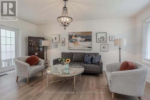 483 Walnut Crescent, Burlington (Roseland), ON - Indoor Photo Showing Living Room