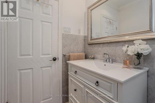 483 Walnut Crescent, Burlington (Roseland), ON - Indoor Photo Showing Bathroom