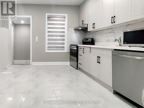 93 Mill Street N, Brampton (Downtown Brampton), ON - Indoor Photo Showing Kitchen