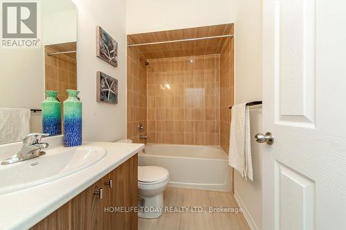 9 Hickling Lane, Ajax (Northwest Ajax), ON - Indoor Photo Showing Bathroom