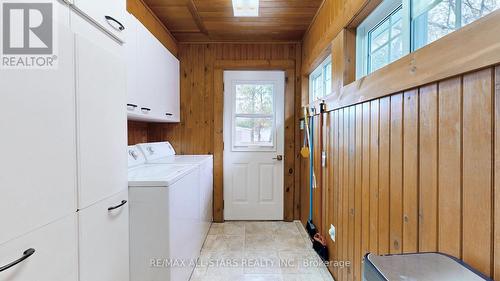 8 Tikvah Circle, Georgina, ON - Indoor Photo Showing Laundry Room