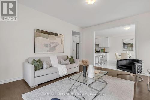 135 Connell Drive, Georgina (Keswick North), ON - Indoor Photo Showing Living Room