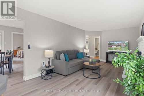 123 Creekwood Drive, Peterborough (Otonabee), ON - Indoor Photo Showing Living Room