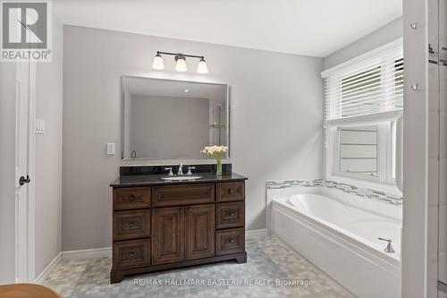 123 Creekwood Drive, Peterborough (Otonabee), ON - Indoor Photo Showing Bathroom