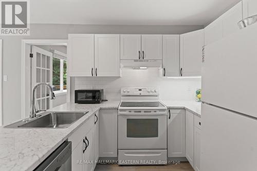 123 Creekwood Drive, Peterborough (Otonabee), ON - Indoor Photo Showing Kitchen