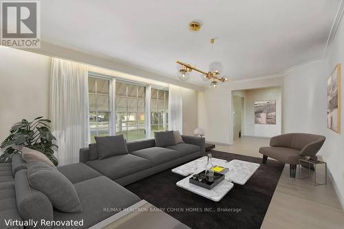 23 Balding Court, Toronto (St. Andrew-Windfields), ON - Indoor Photo Showing Living Room