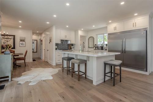 483 Walnut Crescent, Burlington, ON - Indoor Photo Showing Kitchen With Upgraded Kitchen