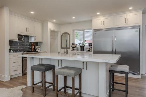 483 Walnut Crescent, Burlington, ON - Indoor Photo Showing Kitchen With Upgraded Kitchen