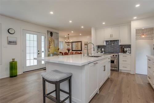 483 Walnut Crescent, Burlington, ON - Indoor Photo Showing Kitchen With Upgraded Kitchen