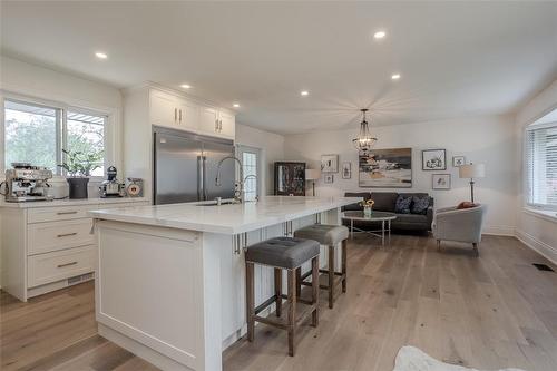 483 Walnut Crescent, Burlington, ON - Indoor Photo Showing Kitchen With Upgraded Kitchen