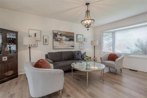 483 Walnut Crescent, Burlington, ON - Indoor Photo Showing Living Room