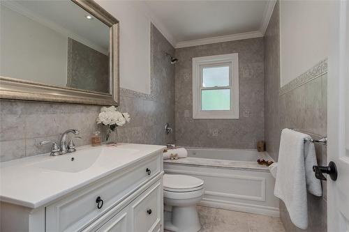 483 Walnut Crescent, Burlington, ON - Indoor Photo Showing Bathroom