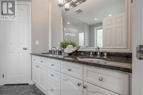 66 Valleyview Crescent, Thames Centre (Dorchester), ON - Indoor Photo Showing Bathroom