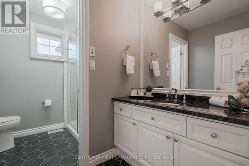 66 Valleyview Crescent, Thames Centre (Dorchester), ON - Indoor Photo Showing Bathroom