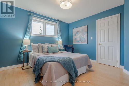 66 Valleyview Crescent, Thames Centre (Dorchester), ON - Indoor Photo Showing Bedroom