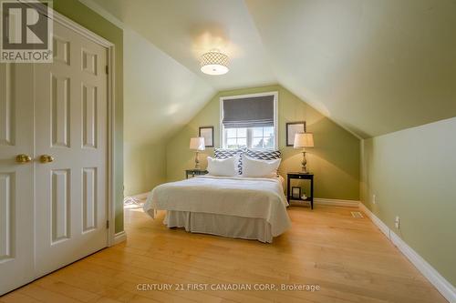 66 Valleyview Crescent, Thames Centre (Dorchester), ON - Indoor Photo Showing Bedroom