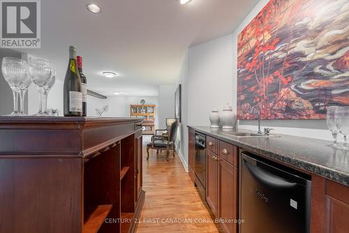 66 Valleyview Crescent, Thames Centre (Dorchester), ON - Indoor Photo Showing Kitchen