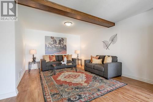 66 Valleyview Crescent, Thames Centre (Dorchester), ON - Indoor Photo Showing Living Room