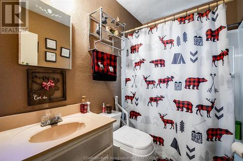 119 John Street, Chatham, ON - Indoor Photo Showing Bathroom