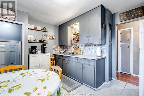 119 John Street, Chatham, ON - Indoor Photo Showing Kitchen With Double Sink