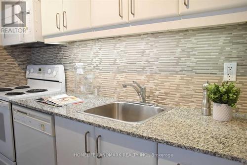 2006 - 33 Sheppard Avenue E, Toronto (Willowdale East), ON - Indoor Photo Showing Kitchen