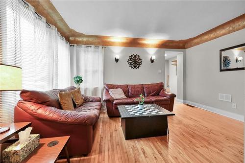 113 Ewen Road, Hamilton, ON - Indoor Photo Showing Living Room