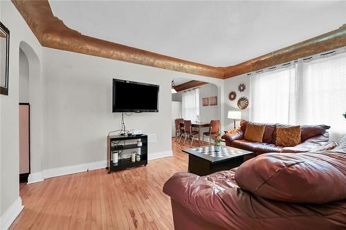 113 Ewen Road, Hamilton, ON - Indoor Photo Showing Living Room